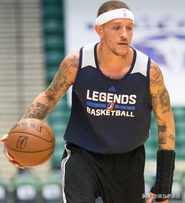 德隆韦斯特(nba球员卖破烂为生英媒韦斯特曾称去帮乞丐) - 西强体育