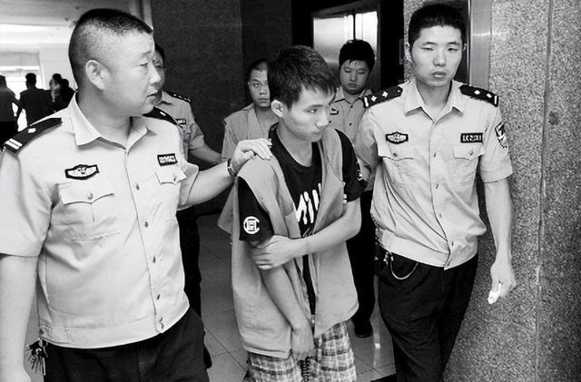 广东15岁少年跟自己的婶子有染，被叔叔当场撞见，引发一起血案