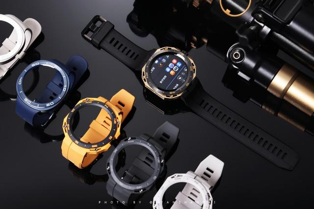 �ܴ�һ���̫���ģ���Ϊ�׿�ɻ����������ֱ�WATCH GT Cyber����