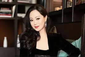 掏空亿万富翁家产的香港妖女章小惠，被大师评价：屁股属实淫贱图片