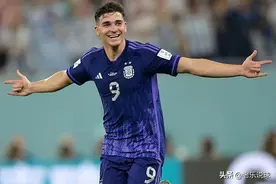 五大前锋之间，皇马为何偏偏选中阿尔瓦雷斯，他和本泽马很像图片