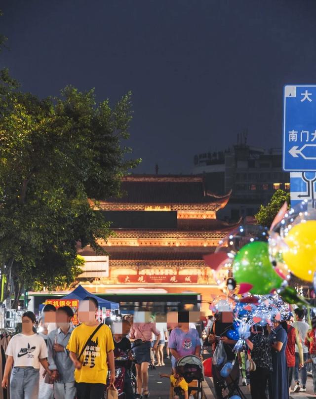 成都周边“小西安”？万亩菜花梯田、“鼓楼”、美食，快带全家去