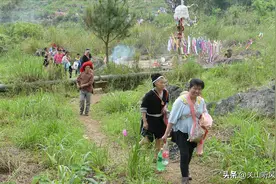 坟头有草子孙稀少，坟头塌陷家财万贯，还有一句意思相反，为何？图片