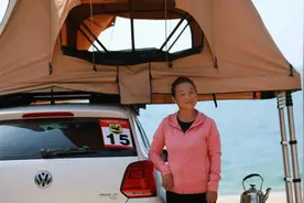 56岁“抛夫弃女”的阿姨自驾游2年后回家，丈夫奚落：“还有脸回来”图片