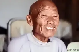 人间大爱！南京拾荒老人捡到“兔唇”女婴：我活着就有她一口饭吃图片