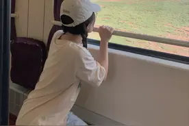 坐几十个小时火车去拉萨的人都是怎么度过的？图片