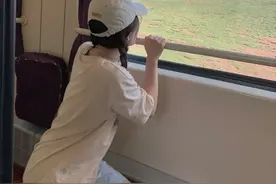 坐几十个小时火车去拉萨的人都是怎么度过的？图片