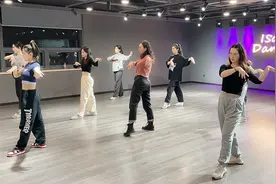 初学舞蹈、动作衔接不上，跟不上节奏，看看这里图片