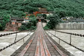 13根链子重达40吨！300年前的泸定桥是怎么建成的？铁链掉过吗？图片