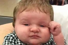 刚出生的宝宝，长的像已退休多年！这波少年老成宝宝照，好喜感！图片