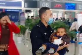 【公安心向党 护航新征程】新疆和田机场公安协力为断指男童开辟救援通道图片