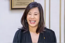 “新光大公主”吴欣盈身怀六甲递补蔡壁如“立委”宣誓就职，提坚持“三不”图片