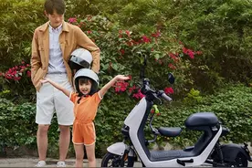 电动车后座载人受限，定制接娃车已出现，但需要驾照，你会选吗？图片