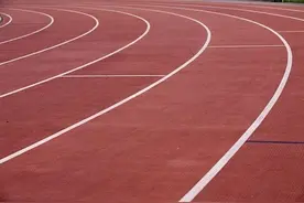 为什么操场上跑步一般都按逆时针方向跑，而不是顺时针？图片