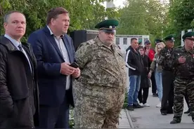 普京召回350斤胖将军重返前线，想靠体重压垮乌克兰？此事当真？图片