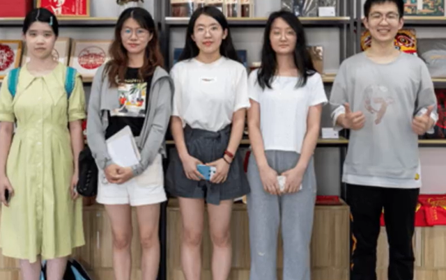 00后女大学生边读书边创业营收1800万