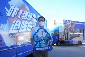 为提醒市民尽早申请特区护照，香港入境处推出特区护照流动服务站图片
