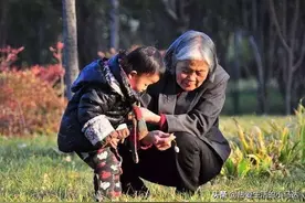 那些不帮子女带娃的老人，晚年会怎样？3位退休老人说出各自感受图片