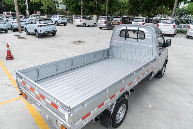 五菱荣光小卡加长版来了,配6块钢板弹簧,能买吗?评测告诉你