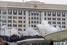 骚乱或变内战？哈萨克斯坦打响反恐战争，俄军精锐驰援，中方表态图片