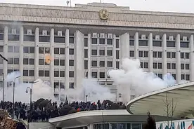 骚乱或变内战？哈萨克斯坦打响反恐战争，俄军精锐驰援，中方表态图片