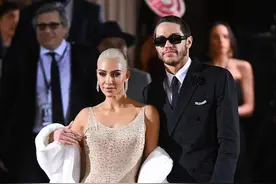 卡戴珊前男友忽放猛料：当年她录像泄露事件，是她们母女一手策划图片