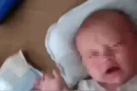 男子狂扇婴儿脸几十次？网传事发地警方回复图片