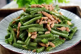 吃炒豆角，焯水才是外行，教你一招，豆角鲜嫩又入味图片