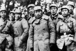 他是第二野战军的三号人物，一生谦虚低调，不许二野挂自己的照片图片