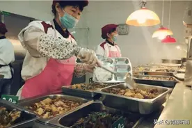 26岁研究生和三位食堂阿姨谈恋爱引发众嘲：你天天在研究啥？图片