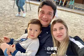 47岁谢晖回上海老家！俄超模老婆金发碧眼，4岁混血儿子神似爸图片