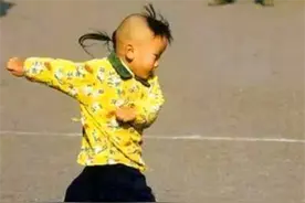 6岁孩童被米卢教练看中，赞他是中国足球未来之星，今泯然众人矣图片