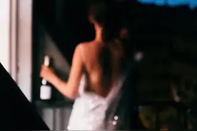 充满自由洒脱感的文案：放下世俗的眼光，追随自己的光图片