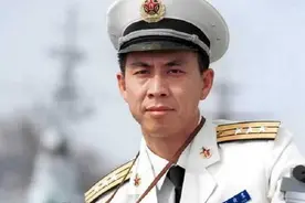 李晓岩：我国首位非正式航母舰长，辽宁号服役前6个月遗憾被调离图片