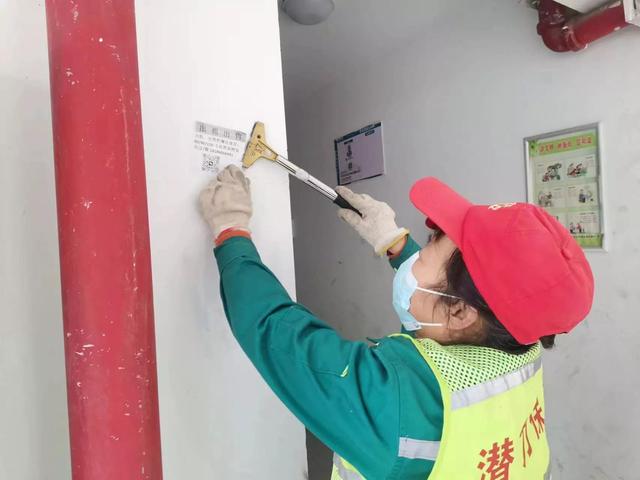 东湖新技术开发区豹澥街分类专班黄金堂社区开展清洁家园活动