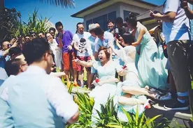 6年过去，再看柳岩被推下水事件：“只有女孩会心疼女孩”图片