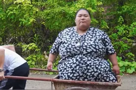 她因500斤体重走红，力大无穷，能移动汽车，拍碎核桃，吃饭按盆图片