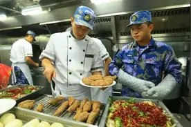编制上千人，辽宁舰一天要消耗多少食物？看完明白小国为何养不起图片