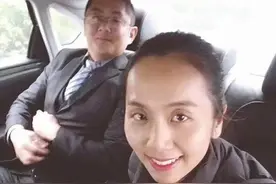 相恋8个月，男友中毒成植物人，她不离不弃照顾4年，用爱唤醒男友图片