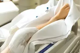 人工全膝关节置换术后如何进行康复训练？图片