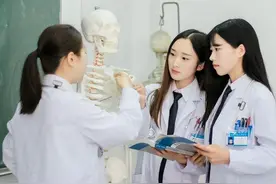 培养医学生至少8年时间，为何毕业后还不会看病？过来人说出真相图片