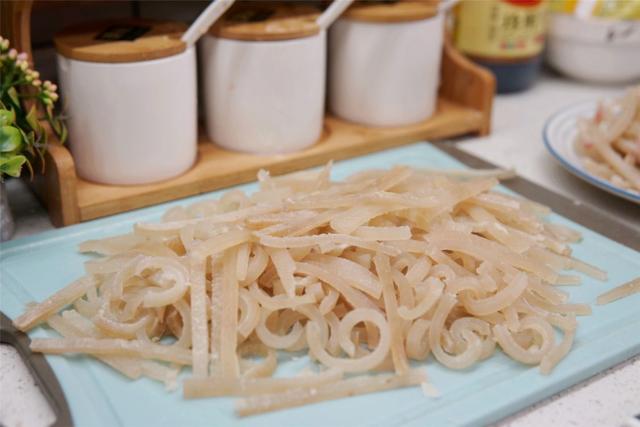 30岁吃胶原蛋白有用吗 2025年30岁吃胶原蛋白有用吗知乎