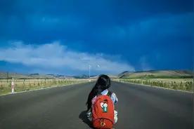 准夫妇远赴新疆拍婚纱照吵架，男子将女友丢服务区，网友：早点分图片