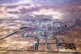 我国最荒凉与孤独的城市，建在无人区之间，人口不到2万图片