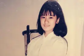 贾静雯：嫁两夫生三女，与前夫冰释前嫌后，现任老公帮我们拍照图片
