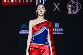 越西彝绣惊艳北京时装周，千名绣娘共展手工刺绣之美图片