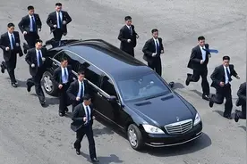 上市公司月薪两万招聘保镖，董事长安保费应该由公司还是个人出？图片