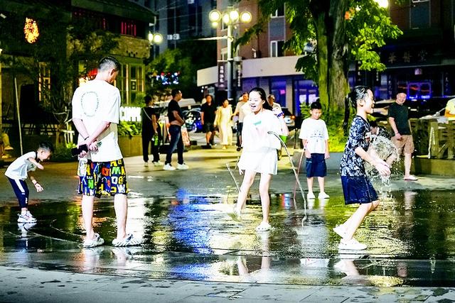 夜游东关街 感受老街的复古与浪漫