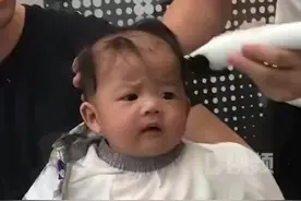 广东深圳，4月大萌娃剃光头眉头紧皱一脸懵，网友：惊出表情包图片