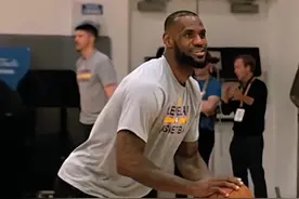 詹姆斯的投篮射程确实让人羡慕，听说可以全场投三分？#詹姆斯投篮